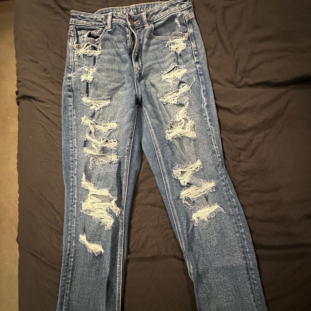 American Eagle distressed mom Jean sz 8 short